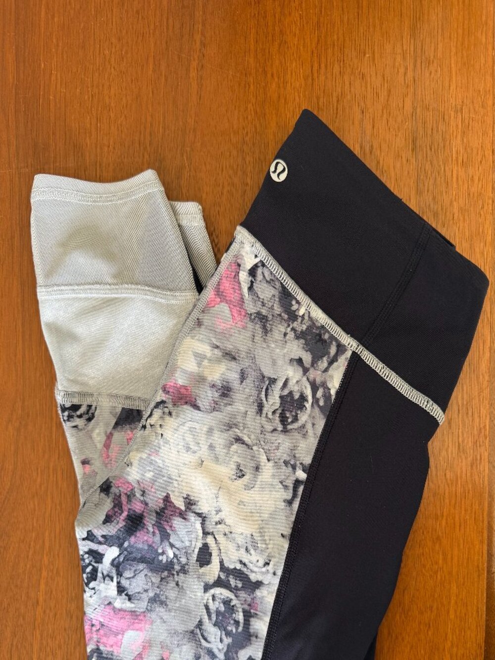 Lululemon Floral Cropped Leggings Yoga Workout Athletic Size 4
